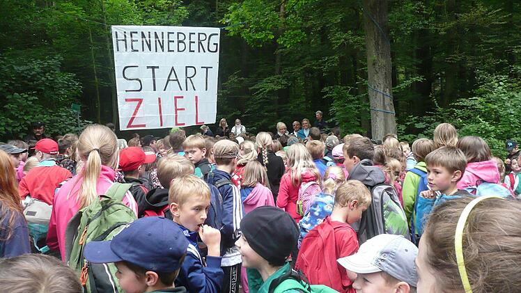 Runde um Runde liefen die Teilnehmer. Foto: Hannelore Bauer