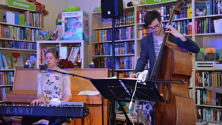 "Annika Frerichs & Band" beim Bookshop-Konzert im Bücher-Pavillon in Bad Bocklet Foto: Björn Hein