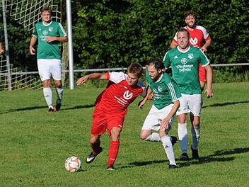 Einen wichtigen Sieg eingefahren hat Oberthulba mit Felix Lutz (links) gegen  Waldberg mit Fabian Schwab.  Foto: ssp