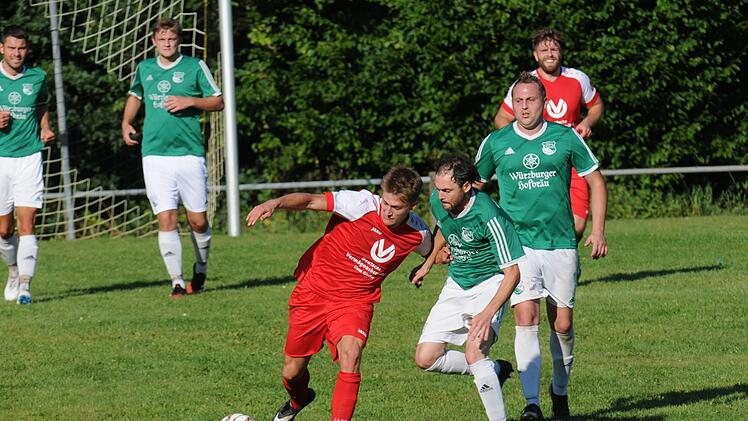 Einen wichtigen Sieg eingefahren hat Oberthulba mit Felix Lutz (links) gegen  Waldberg mit Fabian Schwab.  Foto: ssp