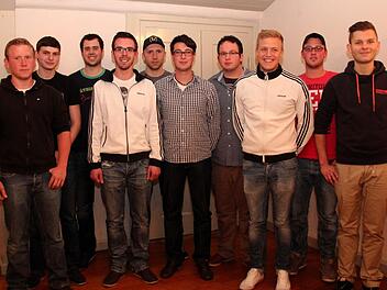 Der Vorstand der neu gegründeten "Adelsdorfer Burschen", von links: Christoph Mauer, Christian Hörrlein, Felix Kratz, Johannes Münch, Simon Mauer, Dominik Belzer, Dominik Müller, Tom Haindl, Florian Utz und Tobias Zöbelein Foto: Johanna Blum