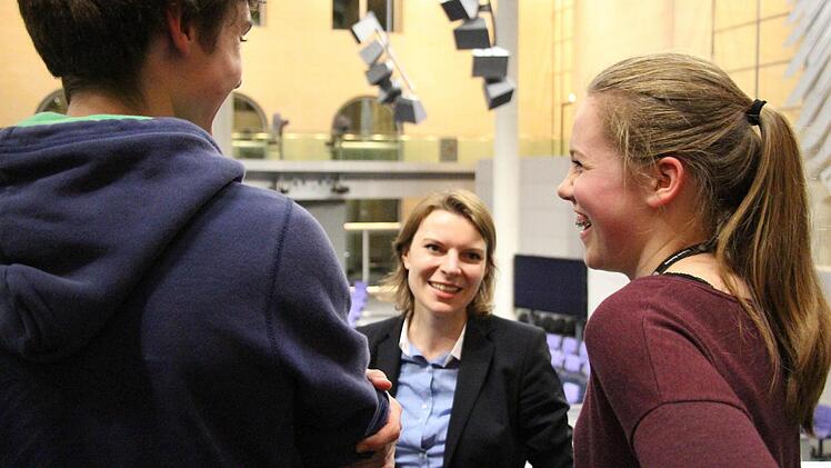 Auch in den Reichstag begleitete die Abgeordnete des Wahlkreises Kulmbach die Schüler.