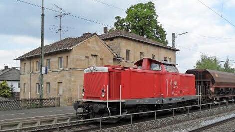 Ein Anblick, der Vergangenheit ist: Im März wurde der Ebensfelder Bahnhof abgerissen. Matthias Höher zeigt in seiner Ausstellung einige ausgewählte Aufnahmen rund um den Bahnhof.