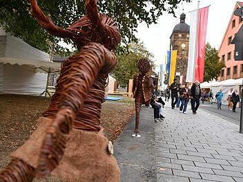 Flechtfiguren verschönern die Stadt Lichtenfels. Foto: Ronald Rinklef