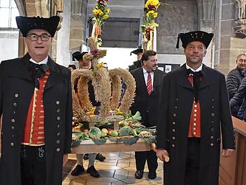 Zum Erntedankgottesdienst trugen die Mitglieder Trachten.