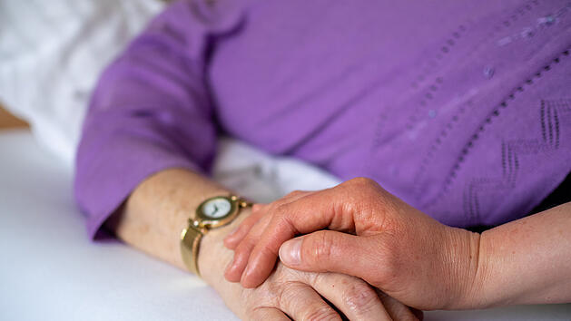 Familienpflegegeld, pflegende Angeh&ouml;rige, Pflege, Pflegeheim, Geld, Pflegekasse