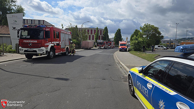 Gasaustritt in Bamberger B&uuml;rogeb&auml;ude l&ouml;st ABC-Einsatz aus