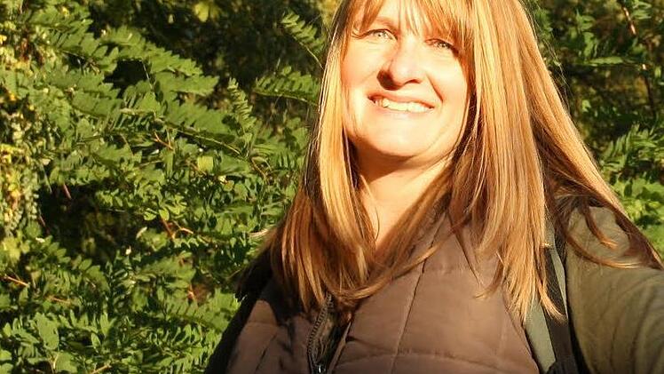 Diana Fuchs, beißt in den sauren Apfel. Warum mach' ich da bloß mit? Eigentlich ist mein Motto doch: "Das Leben ist zu kurz, um sich zu kasteien." Aber vielleicht führt so ein - zeitlich befristeter - Verzicht auf die größten Gaumenfreuden ja zu himmlischer Hochstimmung, wenn man es geschafft hat? Ich bin bereit, es herauszufinden. Außerdem kann ich die Kollegen doch nicht alleine darben lassen...