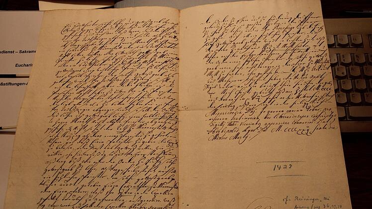 Eine handschriftliche Kopie der Stiftungsurkunde der Marienkapelle aus dem Jahr 1422.Heike Beudert