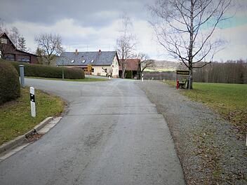 Umfangreiche Straßensanierungen hat der Gemeinderat in seiner jüngsten Sitzung vergeben. Betroffen davon sind die Straßen von See nach Unterlangenroth (Bild) und von See nach Untersteinach. Werner Reißaus