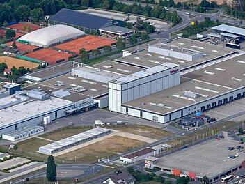 Auch am Brose-Standort in Hallstadt soll noch Personal abgebaut werden.  Foto: Ronald Rinklef