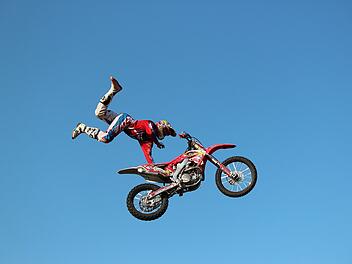 Motorrad-Stunt