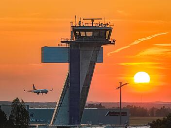 Nürnberg: Tower am Flughafen steht seit 25 Jahren - das macht ihn so besonders
