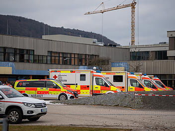 17 Verletzte nach Böllerwurf in Schule: Eine Person per Rettungshubschrauber ins Krankenhaus