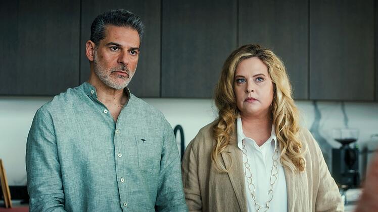 Auch Unternehmerin Doris (Diana Amft) und ihr Ehemann Sebastian (Rick Kavanian) erleben Irritierendes.