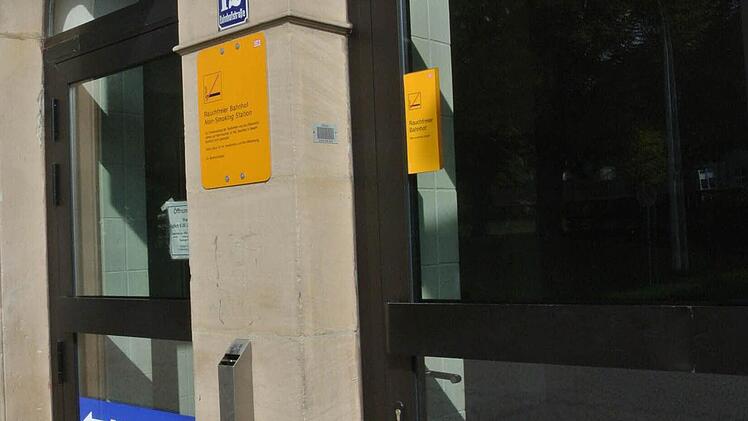 Früher ging man hier in den Durchgang zu den Gleisen und zum Fahrkartenschalter. Bald soll das Spielothek werden.