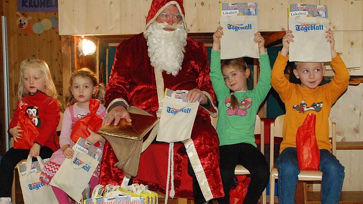 Damit hatten die Kinder in Elsa nicht gerechnet: Der Nikolaus brachte auch vom Tageblatt gefüllte Säckchen mit.Christiane Lehmann