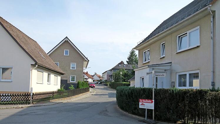 Die Sanierung der Hallstraße und Wiesenstraße in Weidhausen steht für 2021 an.  Foto: Lothar Weidner