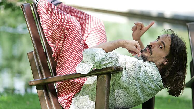 Andy Strau&szlig; pr&auml;sentiert sein neues Comedy-Programm.