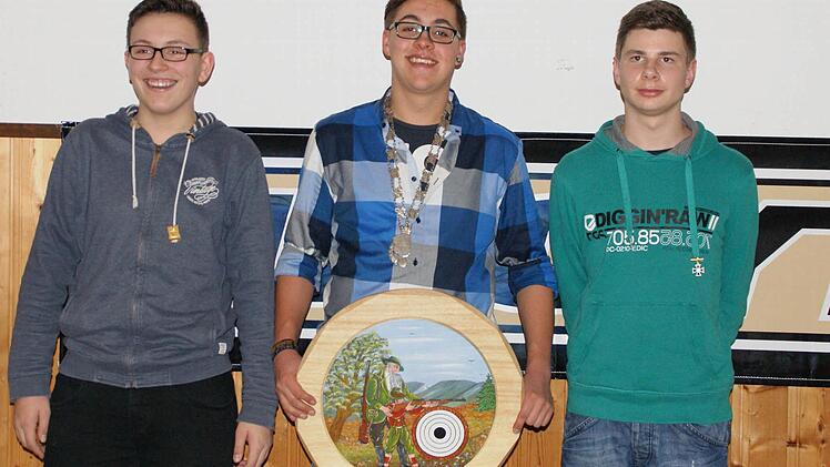 Jugendkönig ist Marco Wegemer, mit seinen Rittern Raphael Wehner und Julian Metz. Foto: privat