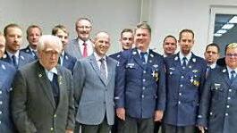 Die Freiwillige Feuerwehr Dörfles-Esbach ehrte für langjährigen aktiven Dienst und langjährige Vereinszugehörigkeit.  Foto: Doris Weidner