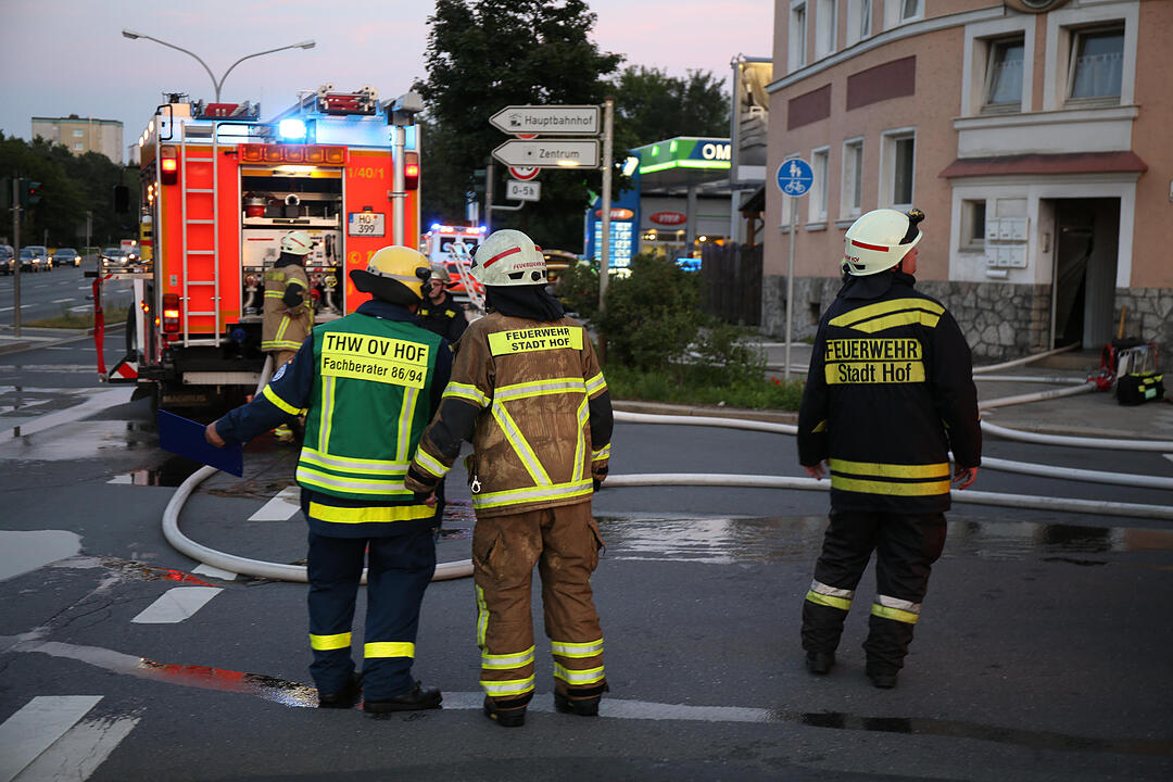 Kellerbrand breitet sich in einem Hofer Mehrfamilienhaus aus