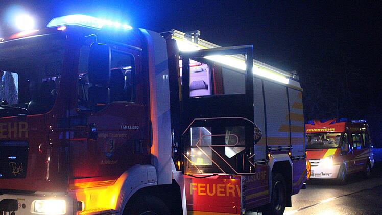 Für einen Mann kam bei einem Brand in Adelsdorf leider jede Hilfe zu spät. Foto: News5 / Schmelzer