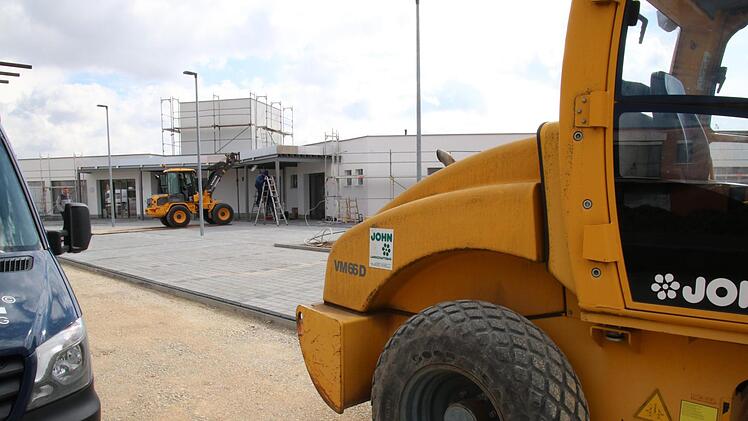 Baustelle an der Ebinger Straße: Das Grundstück stellte die Gemeinde zur Verfügung.