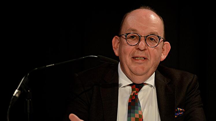 Denis Scheck bei seiner Lesung im Hallstadter Kulturboden Foto: Helmut Ölschlegel
