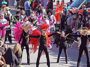 Bateria Caliente sorgen auch heuer wieder beim Faschingszug in Trossenfurt f&uuml;r Stimmung.