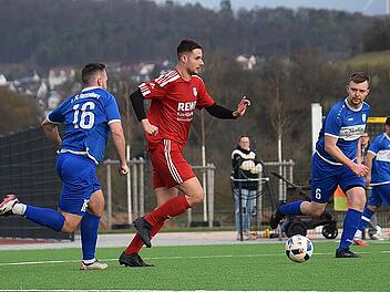 Intensive Tests in der Rh&ouml;n: Zwei Rote Karten und viele Tore