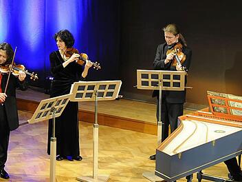 Das Sound of Life Ensemble mit Alexej Barchevitch (links; auf dem Foto außerdem Ines Schneider, Fred Ullrich und am Cembalo Robin Phillips) überraschte mit einer Interpretation der "Vier Jahreszeiten". Foto: Christian Dijkstal