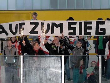 Auf zum Sieg - können die "Hawks" die Hoffnungen ihrer Fans erfüllen und das Derby bei den "Mighty Dogs" für sich entscheiden? Fakt ist, dass eine große Zuschauerkulisse für eine tolle Stimmung im Schweinfurter "Icedome" sorgen wird.