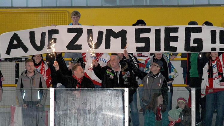 Auf zum Sieg - können die "Hawks" die Hoffnungen ihrer Fans erfüllen und das Derby bei den "Mighty Dogs" für sich entscheiden? Fakt ist, dass eine große Zuschauerkulisse für eine tolle Stimmung im Schweinfurter "Icedome" sorgen wird.