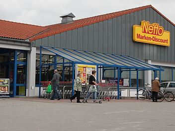 Aufregung im Netto: Der Discounter wurde am Dienstagmorgen geräumt. Symbolfoto: Stephan Stöckel