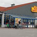 Aufregung im Netto: Der Discounter wurde am Dienstagmorgen geräumt. Symbolfoto: Stephan Stöckel