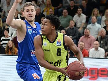 James Woodard (am Ball) und Medi Bayreuth haben das Heimspiel gegen den MBC gewonnen. Peter Mularczyk