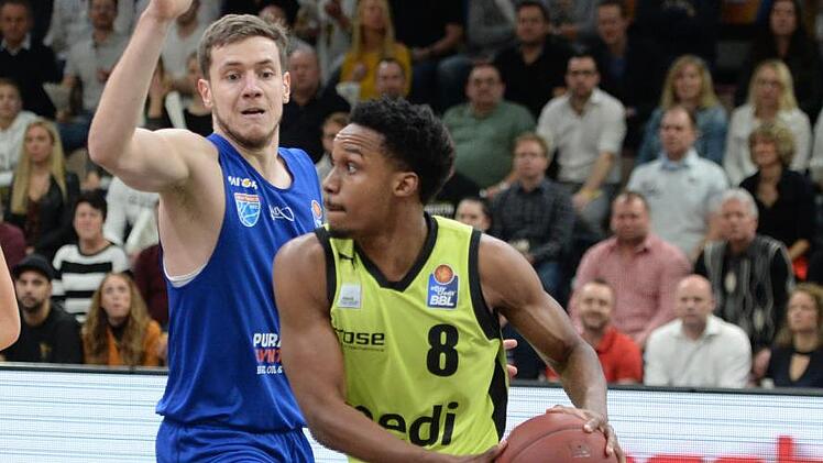 James Woodard (am Ball) und Medi Bayreuth haben das Heimspiel gegen den MBC gewonnen. Peter Mularczyk