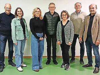 Neuwahlen gab es bei der B&uuml;rgerliste: Yvonne Seufert l&ouml;ste den langj&auml;hrigen 1. Vorsitzenden Bernd Salomon ab, der nicht mehr f&uuml;r dieses Amt kandidierte: (von links) Michael Sell, Elisabeth Wohlfart, Yvonne Seufert, Bernd Salomon, Sybille B&uuml;ttner, ...