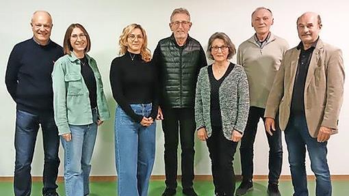 Neuwahlen gab es bei der B&uuml;rgerliste: Yvonne Seufert l&ouml;ste den langj&auml;hrigen 1. Vorsitzenden Bernd Salomon ab, der nicht mehr f&uuml;r dieses Amt kandidierte: (von links) Michael Sell, Elisabeth Wohlfart, Yvonne Seufert, Bernd Salomon, Sybille B&uuml;ttner, ...