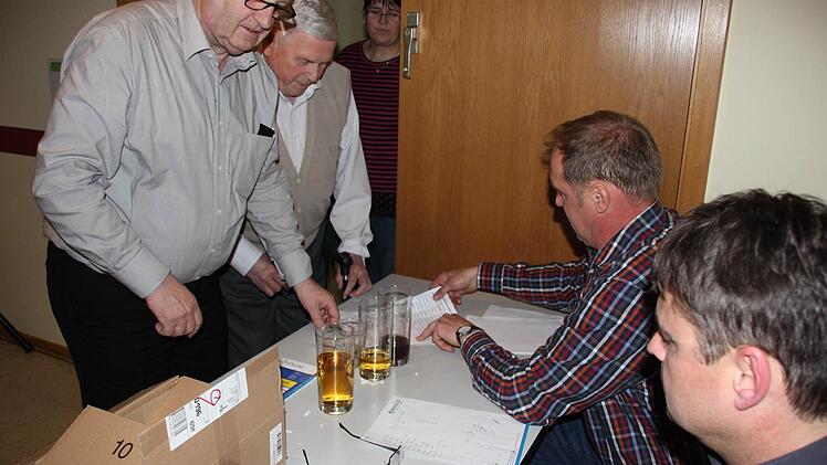 Helmut Bauer und Eugen Scherer sorgten für die notwendige Stimmenzahl, die Franz Dorsch und Stephan Einwag dokumentierten.
