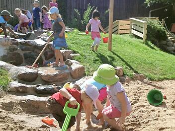 Wie im Spiel-paradies können sich die Küpsr Kindergartenkinder jetzt fühlen.  Foto: Heike Schülein