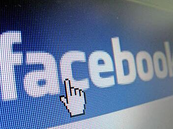 Erst denken, dann klicken: Amtsrichterin Christine Schäl riet dem den 58-jährigen Angeklagten dringend, in Zukunft mehr Vorsicht bei seinen Facebook-Aktivitäten walten zu lassen.  Foto: Stephan Jansen/dpa