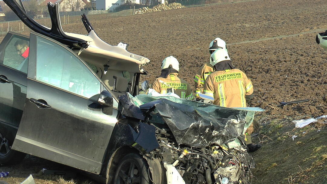 Kreis Haßberge: 29-Jährige stirbt bei schwerem Frontal-Crash