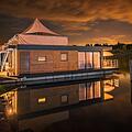 Übernachten auf dem Großen Brombachsee. Das ist jetzt in den schwimmenden Hotels im "Floating Village" Ramsberg möglich. Foto: ELG Eco Lodges GmbH