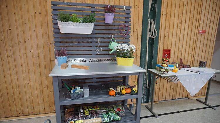 Pflanztisch für die Gartenarbeit.