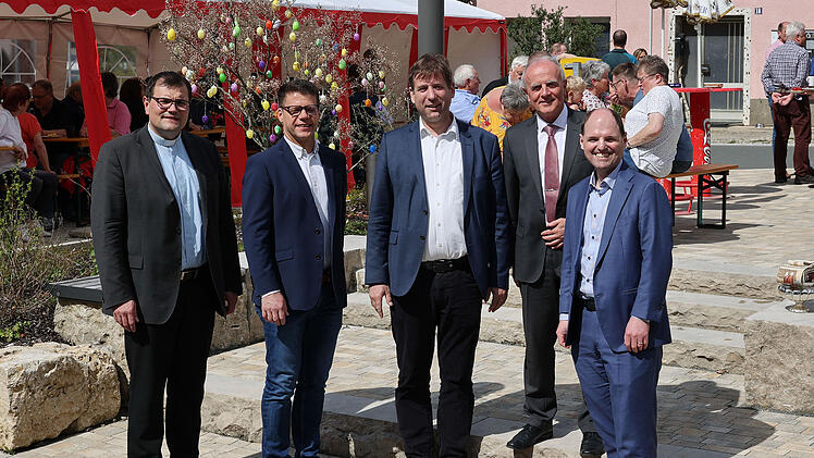 Obertrubach: Nach zehn Jahren Planung und Bau - neuer Dorfplatz in Wolfsberg eingeweiht