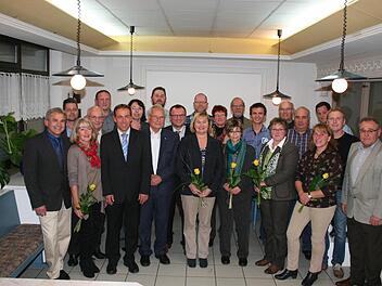Mit dieser Mannschaft will die CSU Hemhofen Sitze im Gemeindeparlament Hemhofen erobern. Links im Bild CSU-Bürgermeisterkandidat Ludwig Nagel. Foto: Evi Seeger