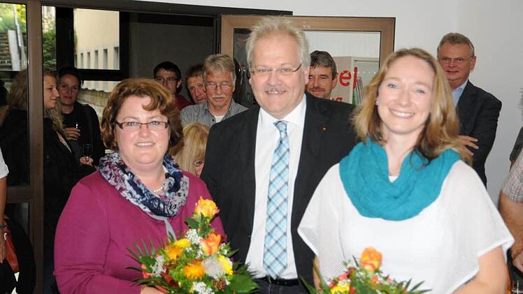 Zweiter Bürgermeister Claus Bittenbrünn würdigte die Leistungen der VBW-Leiterinnen Simone Lörzer (links) und Claudia Pasler.