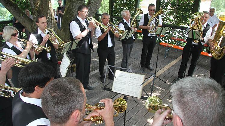 Weitere Impressionen von der Peestener Lindenkerwa. Foto: Sonja Adam